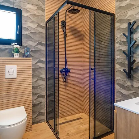 In With Wifi Casa de Férias Trbounje