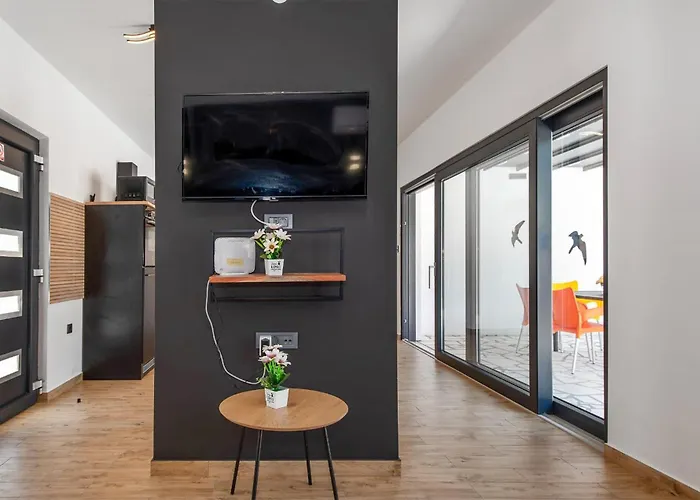 Tatil Evi In With Wifi Trbounje